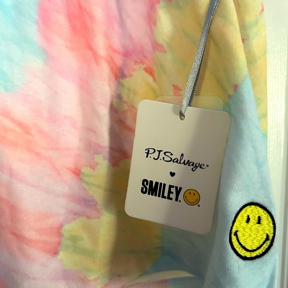 PJ Salvage SET | 2 Piece Smiley Day Trip Crew Neck & Matching Shorts - Picture 14 of 14